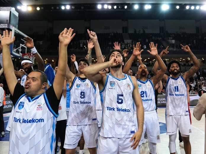 Türk Telekom, Fenerbahçe karşısında seride durumu 1-1 yaptı