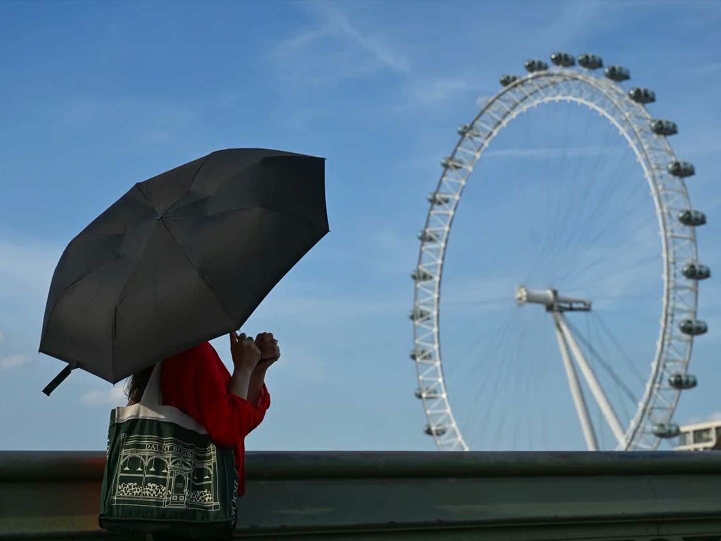 İngiltere'de kırmızı alarm: Londra dahil birçok bölgede sıcaklık 40 dereceye çıkabilir