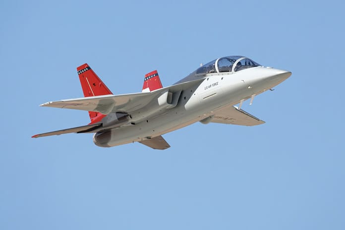 İngiltere, geleceğin savaş uçağı pilotu eğitimi için T-7 Red Hawk’ı seçiyor