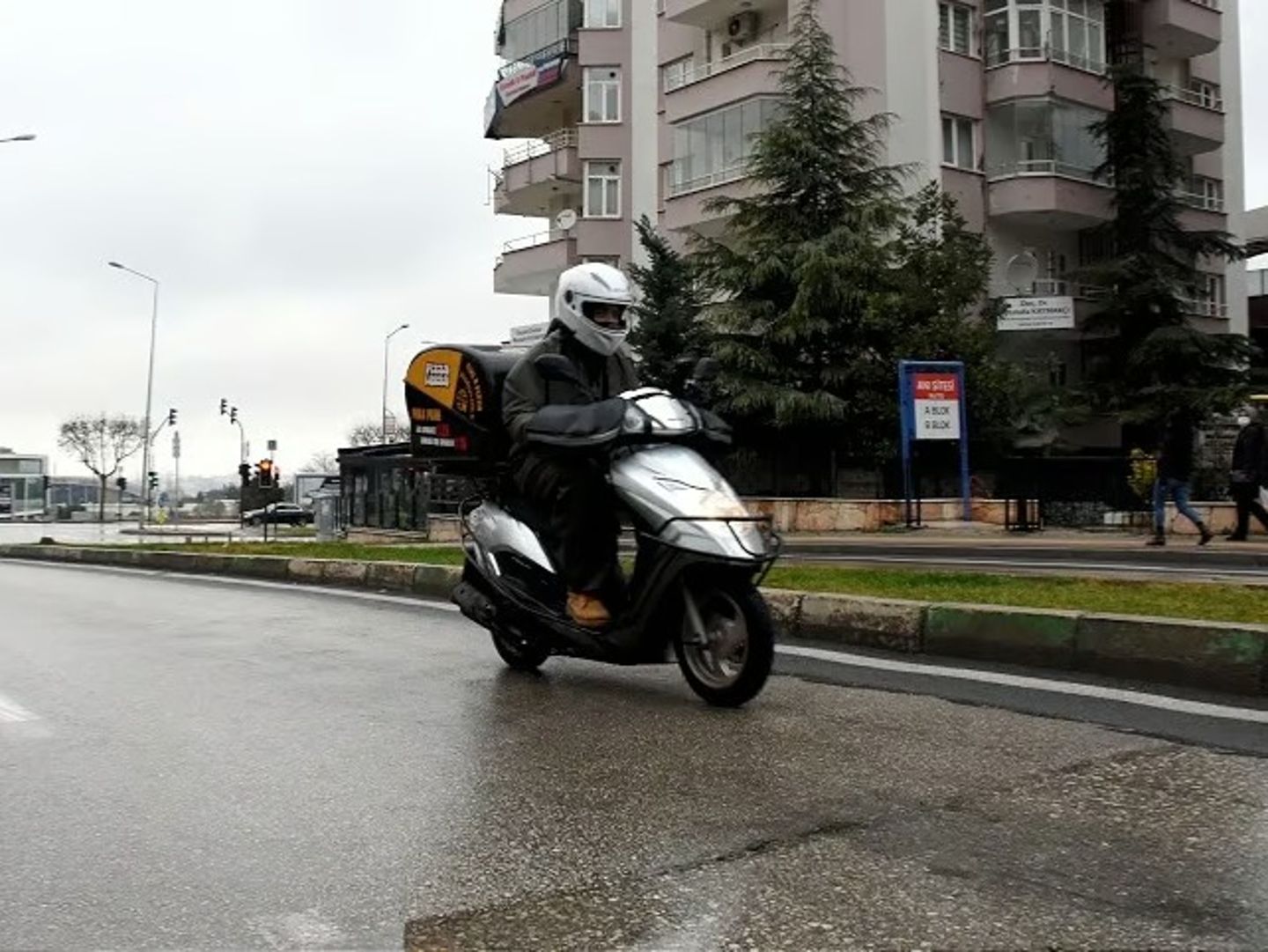 Aylık 200 bin lira kazanıyorlardı: Şirketlerin yeni şartı motokuryeleri ayağa kaldırdı! 