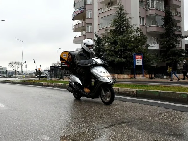 Aylık 200 bin lira kazanıyorlardı: Şirketlerin yeni şartı motokuryeleri ayağa kaldırdı! 
