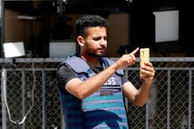 Filistinli engelli aktivist soykırımı işaret diliyle dünyaya duyuruyor