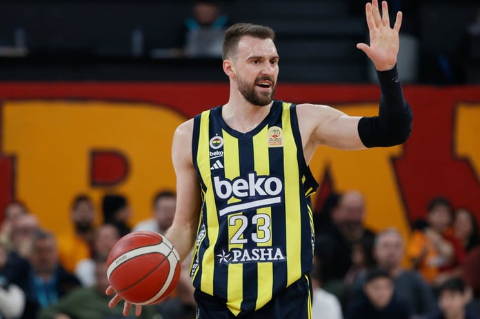 Fenerbahçe'den ayrılan Marko Guduric, Kariyerine İtalya'da devam ediyor, imzayı attı