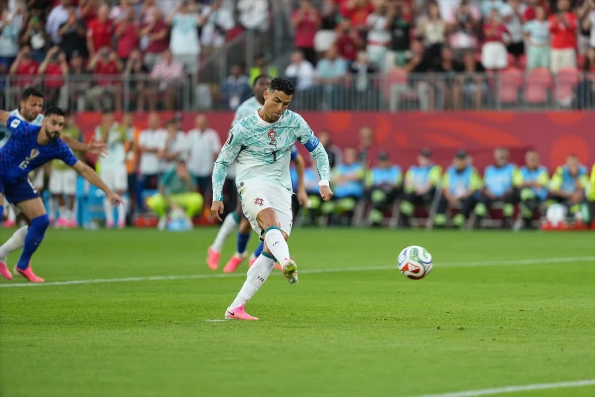 Cristiano Ronaldo penaltı atarken ne söyledi?