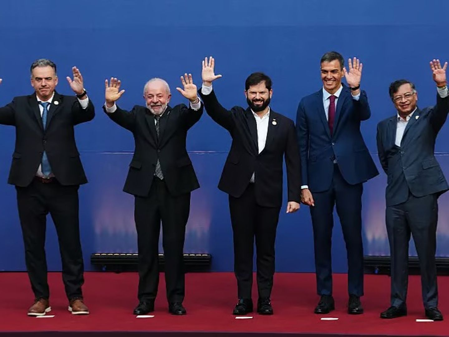 Sanchez Latin Amerika'da demokrasi çağrısı yaptı