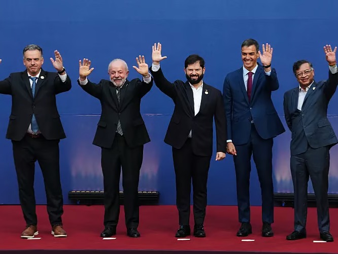 Sanchez Latin Amerika'da demokrasi çağrısı yaptı