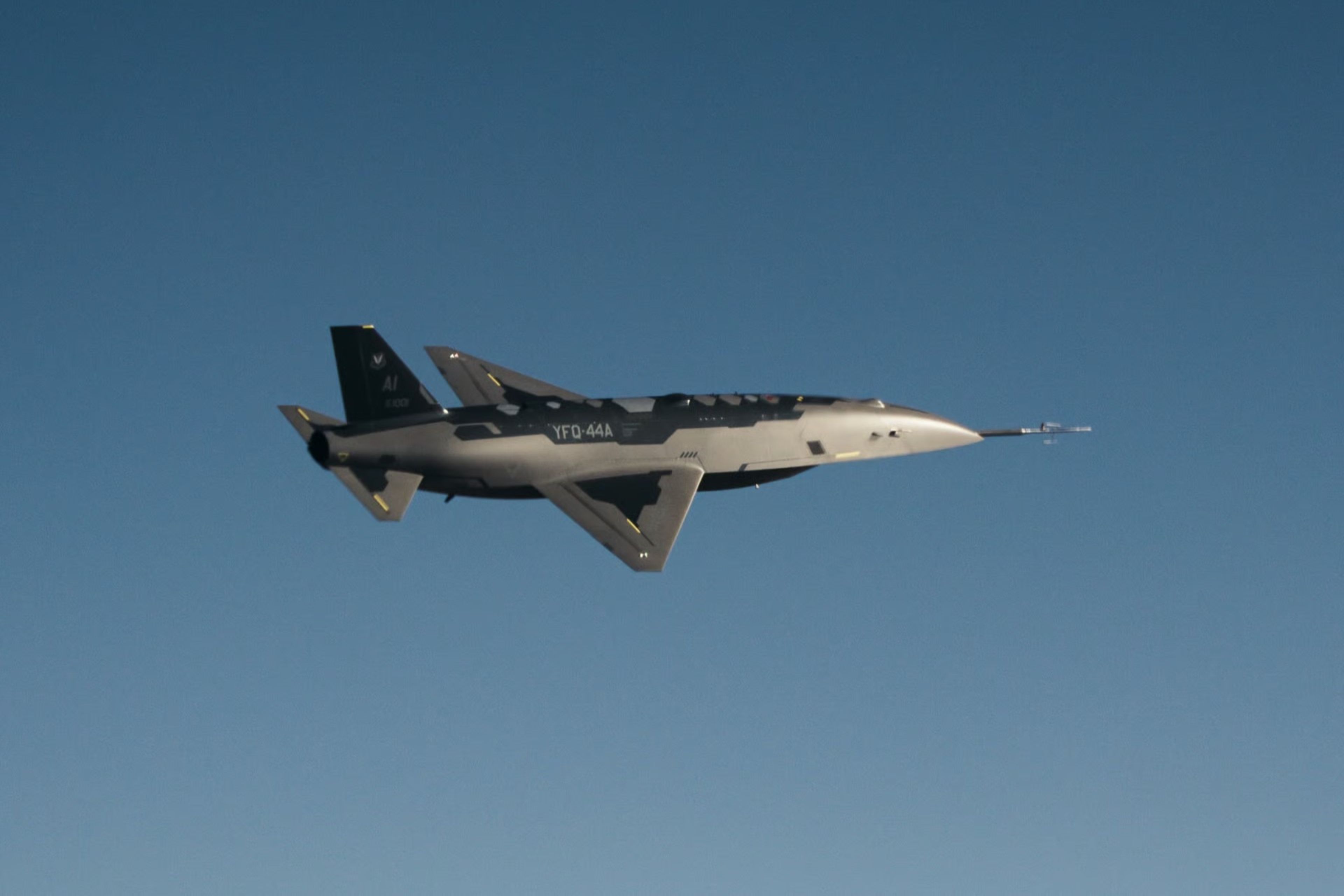 YFQ-44A tek uçuşta iki farklı otonomi yazılımıyla test edildi