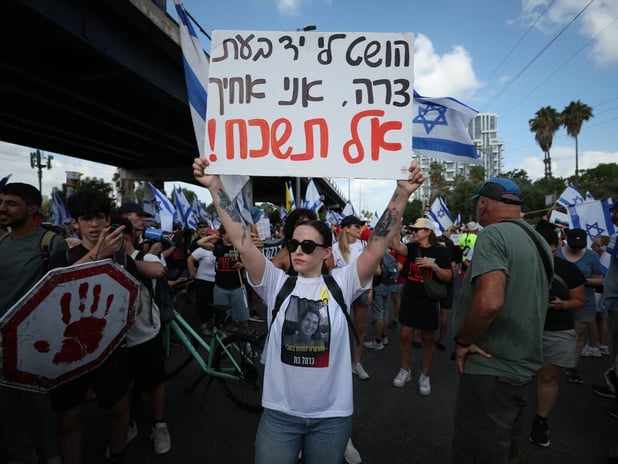 Binlerce İsrailli ateşkes talebiyle sokakta