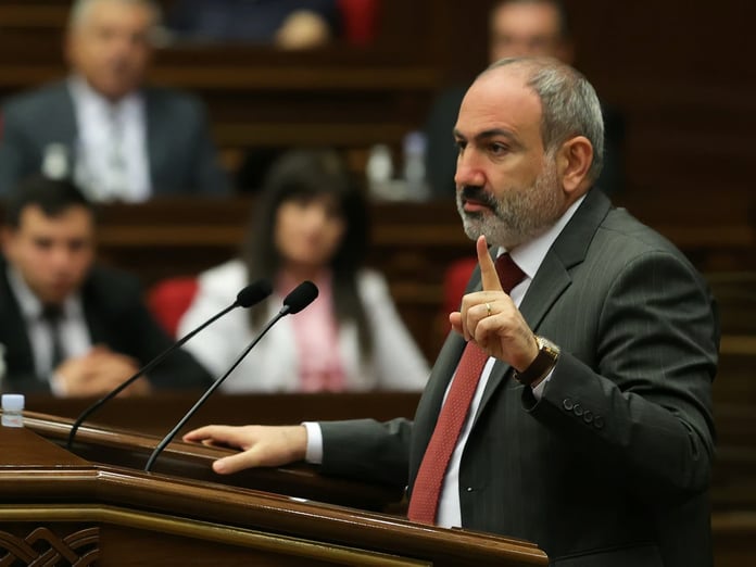 Paşinyan'dan kritik Karabağ açıklaması: Anayasayı değiştireceğiz