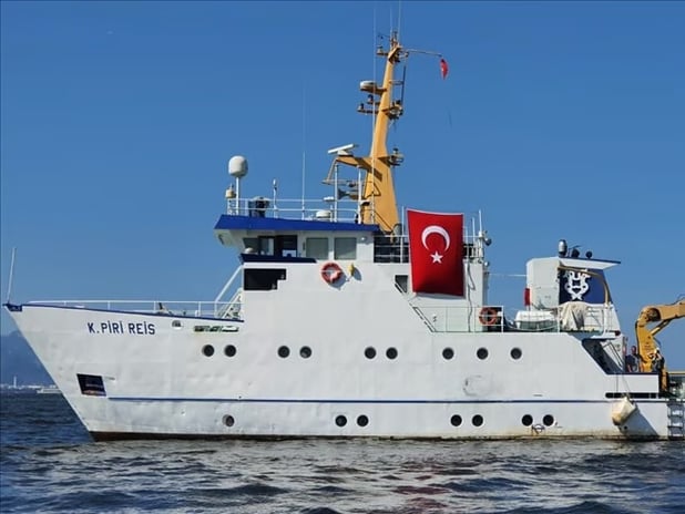 Türk araştırma gemisi Piri Reis Yunanistan'ın takibinde