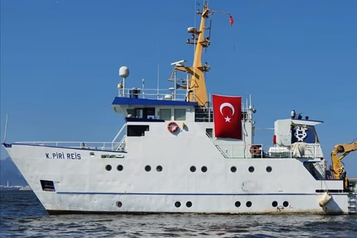 Türk araştırma gemisi Piri Reis Yunanistan'ın takibinde