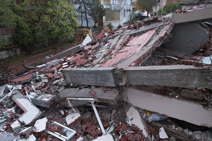 Balıkesir Sındırgı'da 6,1 büyüklüğünde deprem: Can kaybı yok, 