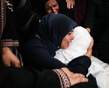 İsrail zorla yerinden ettiği sivilleri hedef aldı