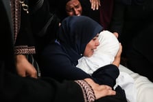 İsrail zorla yerinden ettiği sivilleri hedef aldı