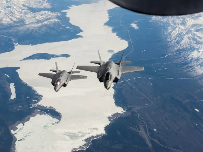 ABD Doğu Pasifik’te uyuşturucu şüphesiyle tekneyi vurdu