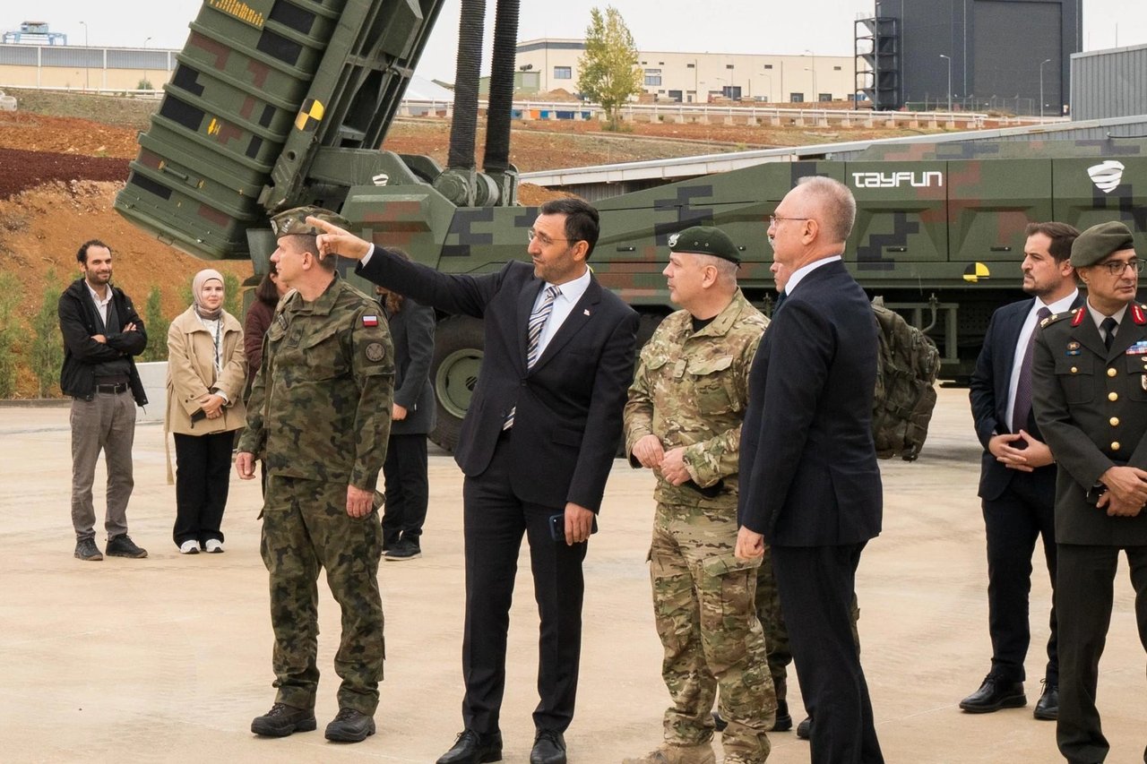 Polonya Genelkurmay Başkanı, ROKETSAN'ın TAYFUN füzesini inceledi
