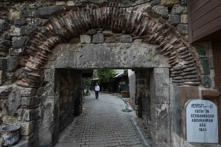 İstanbul'un medeniyetlerin izini taşıyan kadim kapıları