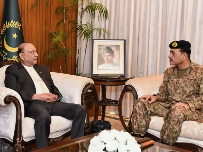 Pakistan'da  demokrasiye darbe iddiası