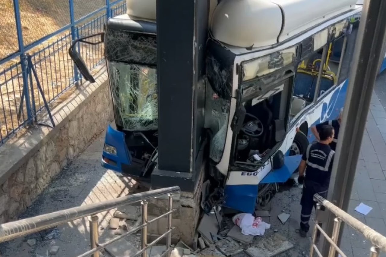 Keçiören'de belediye otobüsü kaza yaptı
