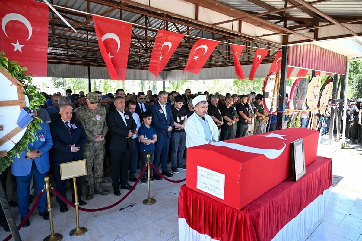 Şehit polis memuru Adana'da defnedildi