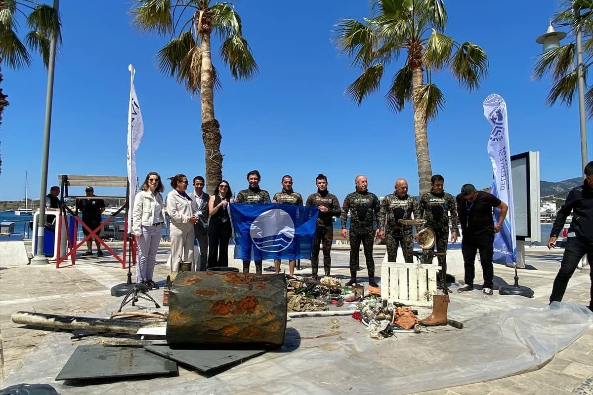 Bodrum'da deniz dibi temizliği: 250 kilogram atık çıkarıldı