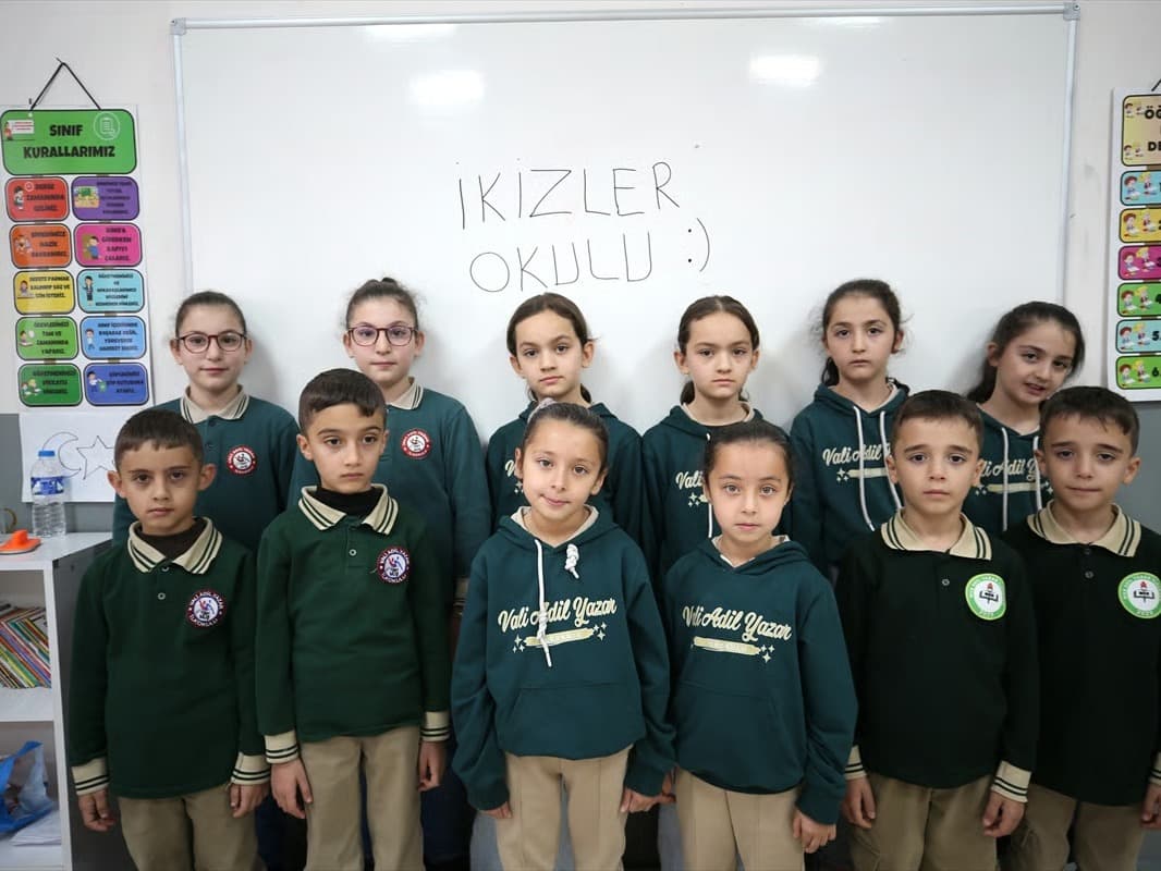 İkizler Okulu'nda eğitim
