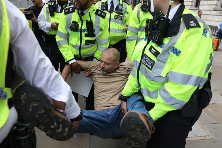 Palestine Action'a destek eyleminde 890 gözaltı