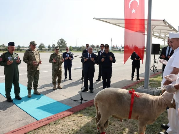 Cumhurbaşkanı Erdoğan: Kahraman ordumuzun bayramını kutluyorum