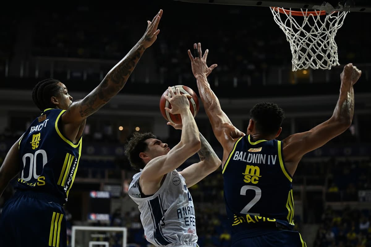 Uzatmada gelen son saniye zaferi: Fenerbahçe, kritik derbiyi uzatmada kopardı
