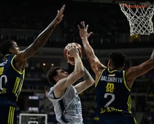 Uzatmada gelen son saniye zaferi: Fenerbahçe, kritik derbiyi uzatmada kopardı