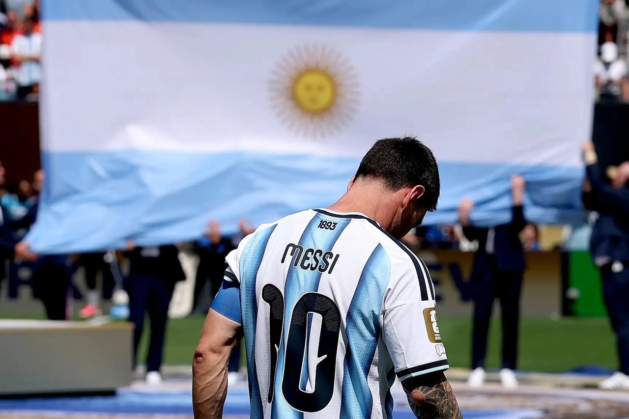 Lionel Messi milli formaya veda ediyor