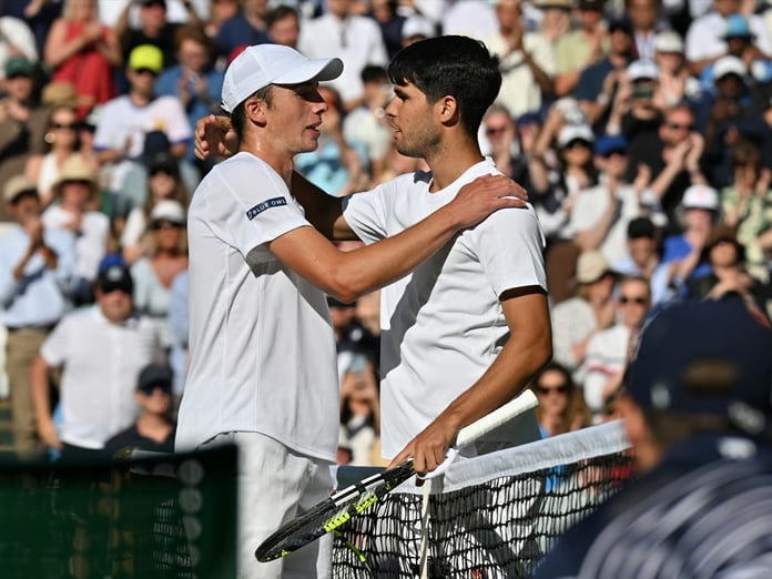 Wimbledon'ın 3. gününde kortlar karıştı: Tek erkeklerde Alcaraz turlarken kadınlarda favoriler veda etti