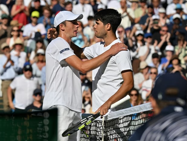 Wimbledon'ın 3. gününde kortlar karıştı: Tek erkeklerde Alcaraz turlarken kadınlarda favoriler veda etti