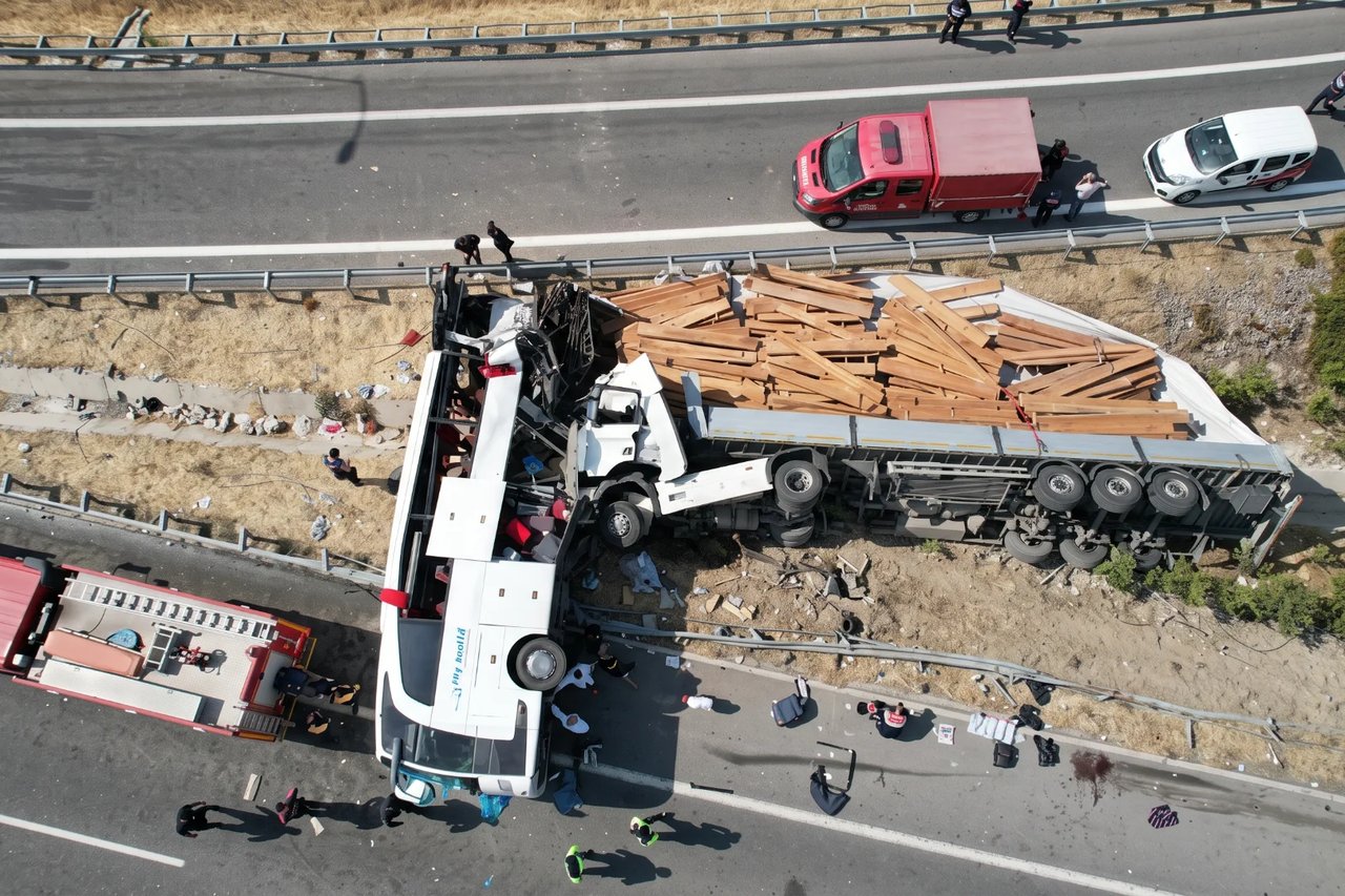 Manisa'da 11 kişinin can verdiği kazayla ilgili ilk açıklama
