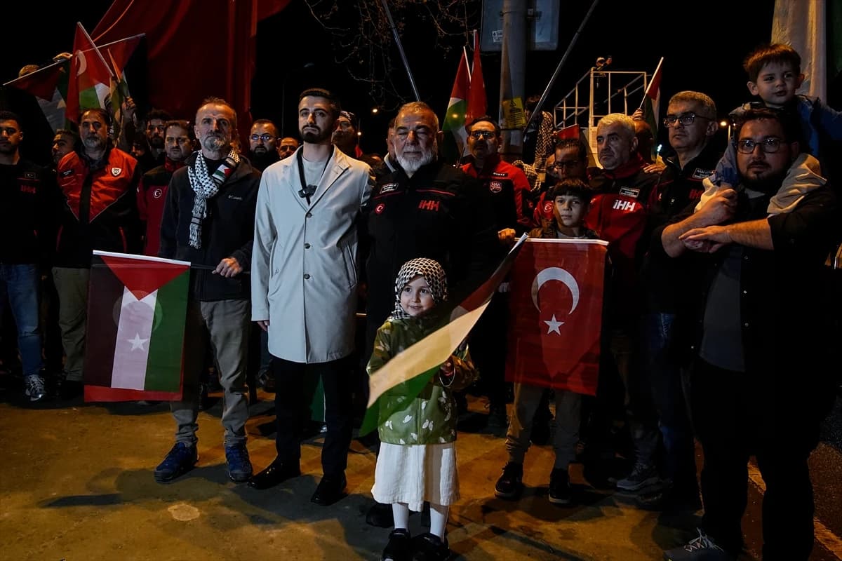 İstanbul'da İsrail'e karşı araç konvoyuyla Gazze ve idam yasası protestosu