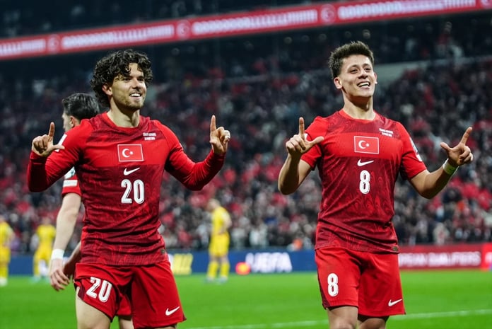 Ferdi Kadıoğlu sahneye çıktı