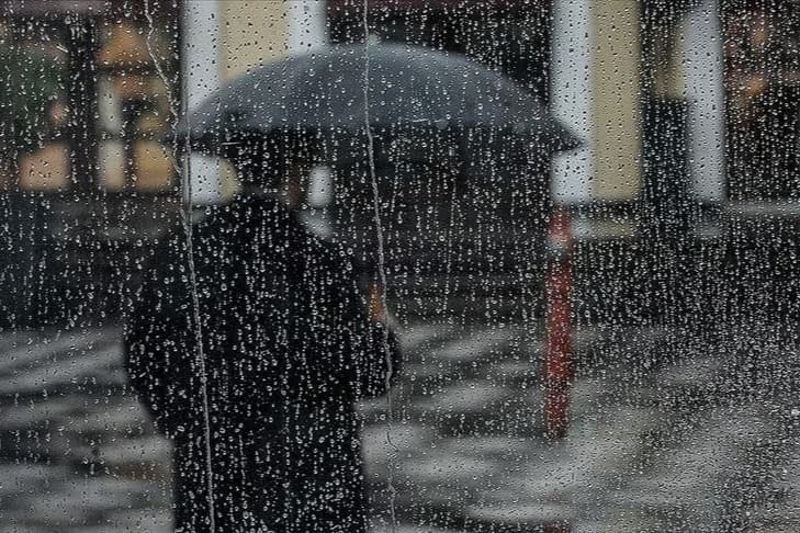 İstanbul'da sağanak etkili oldu: Önümüzdeki 5 gün hava durumu alarmı devam ediyor!