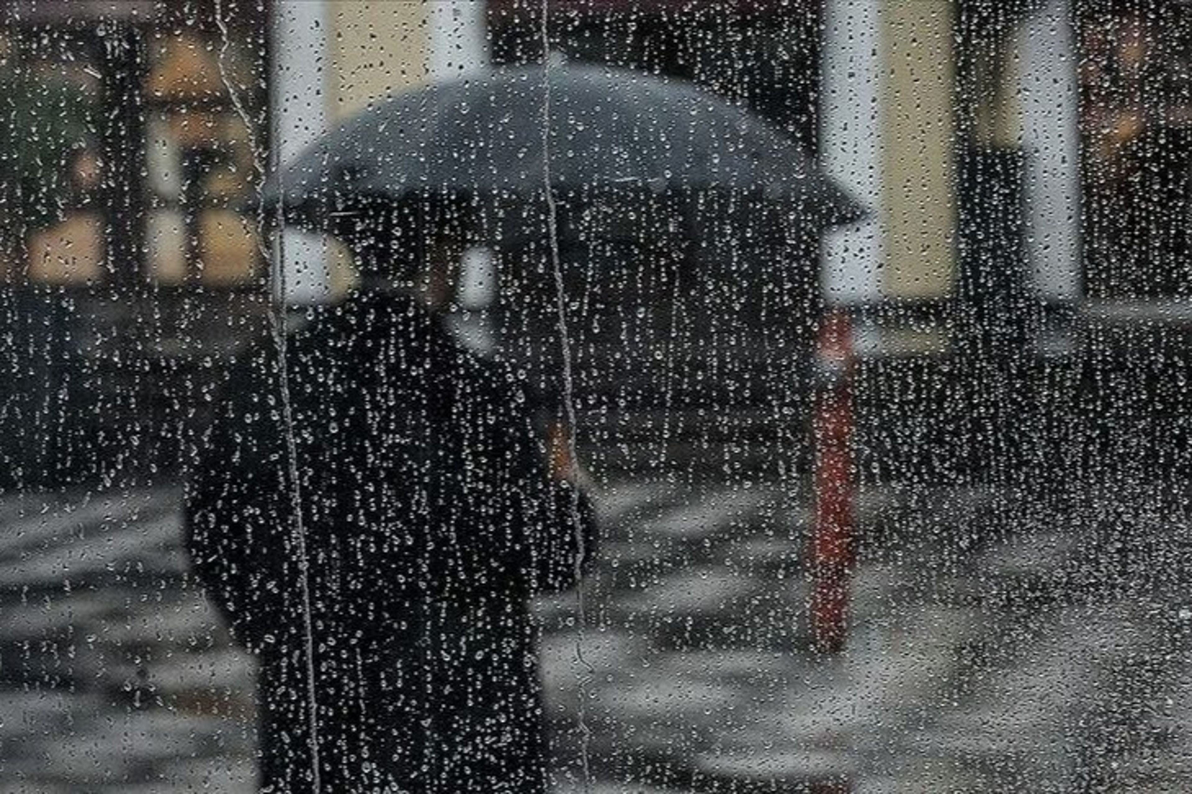 İstanbul'da sağanak etkili oldu: Önümüzdeki 5 gün hava durumu alarmı devam ediyor!