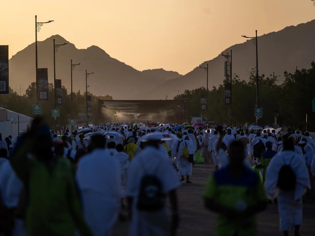   Hacı adayları Arafat'tan Müzdelife'ye akın etti