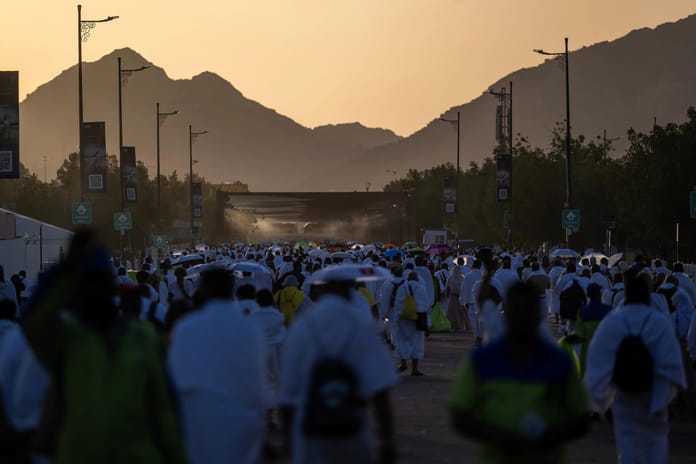   Hacı adayları Arafat'tan Müzdelife'ye akın etti