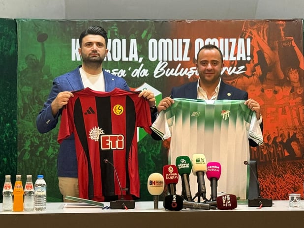 Futbol sahaları bu kez yanan ormanlar için yeşerecek: Bursaspor ve Eskişehirspor'dan doğa için tek yürek