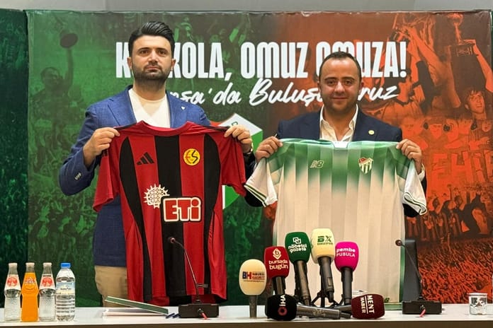 Futbol sahaları bu kez yanan ormanlar için yeşerecek: Bursaspor ve Eskişehirspor'dan doğa için tek yürek