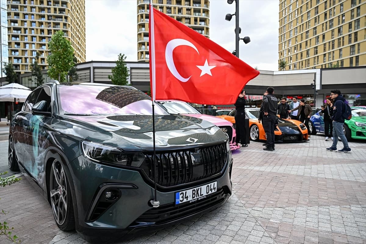 Klasik otomobiller Ankara'da görücüye çıktı
