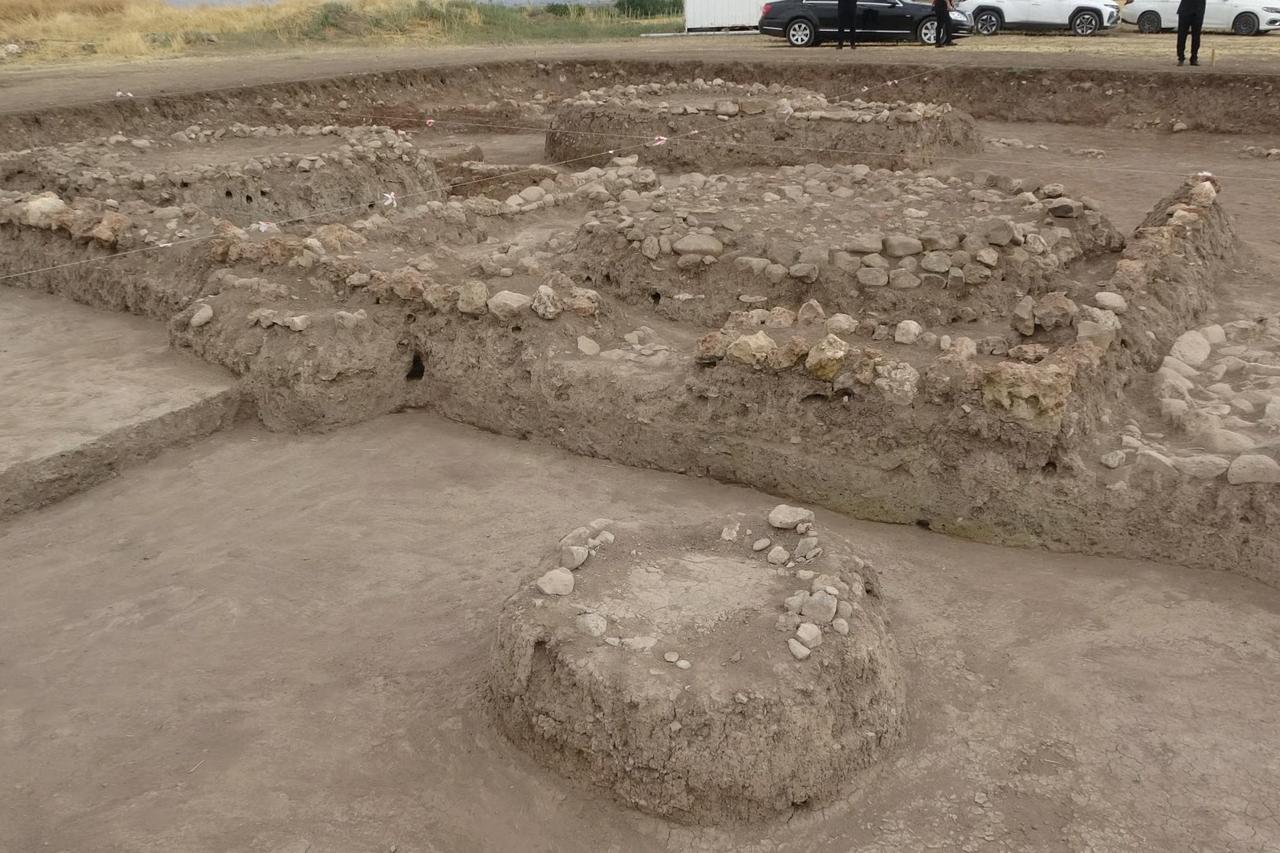 Domuztepe’de MÖ 9000 yıl öncesine ışık tutan kalıntılar gün yüzüne çıkarılıyor