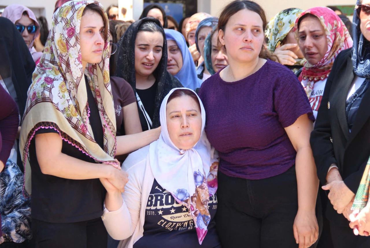İkiz ablaları ve ailesi ayakta durmakta zorlandı