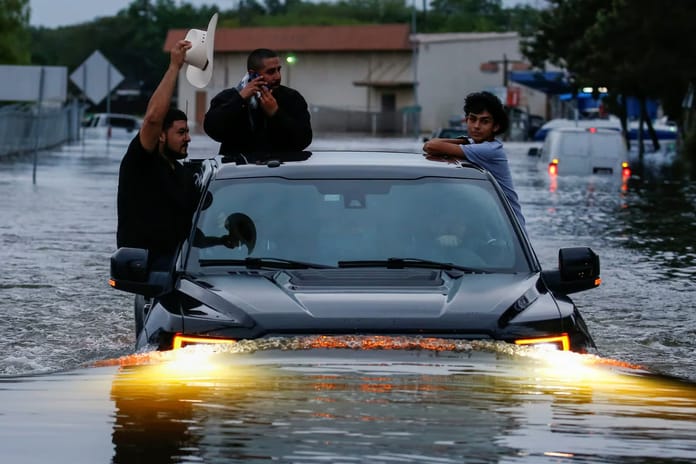 Teksas'ta sel felaketi: En az 24 ölü