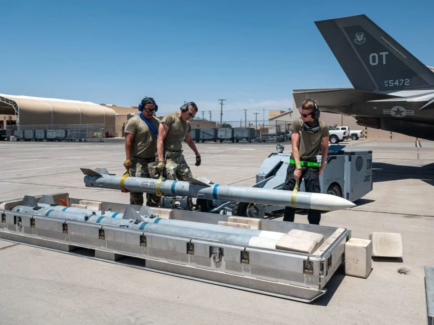 Avustralya, İran’ın drone saldırılarına karşı BAE’ye AIM-120 AMRAAM füzeleri gönderiyor
