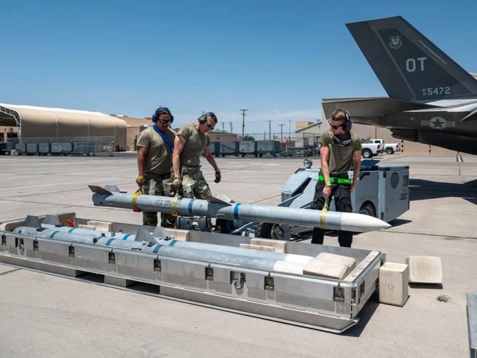 Avustralya, İran’ın drone saldırılarına karşı BAE’ye AIM-120 AMRAAM füzeleri gönderiyor