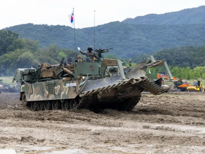 Güney Kore, K600 Rhino muharebe engel açma tankı için ek sipariş verdi