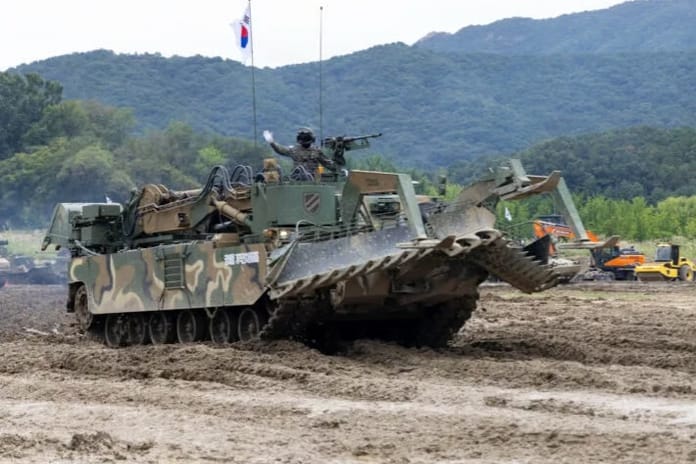 Güney Kore, K600 Rhino muharebe engel açma tankı için ek sipariş verdi